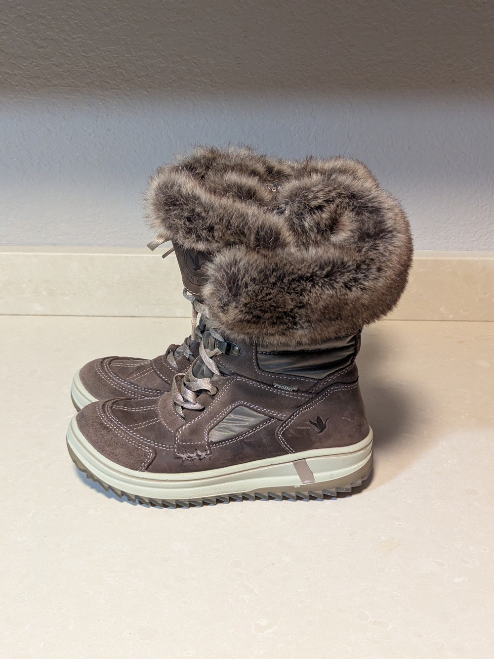 Women's Santana Canada Brown Faux-Fur Trim Winter Boots